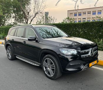 Mercedes GLS side front view