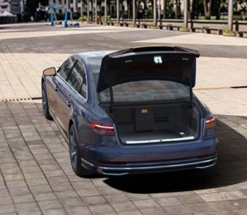 Audi A8L Side interior