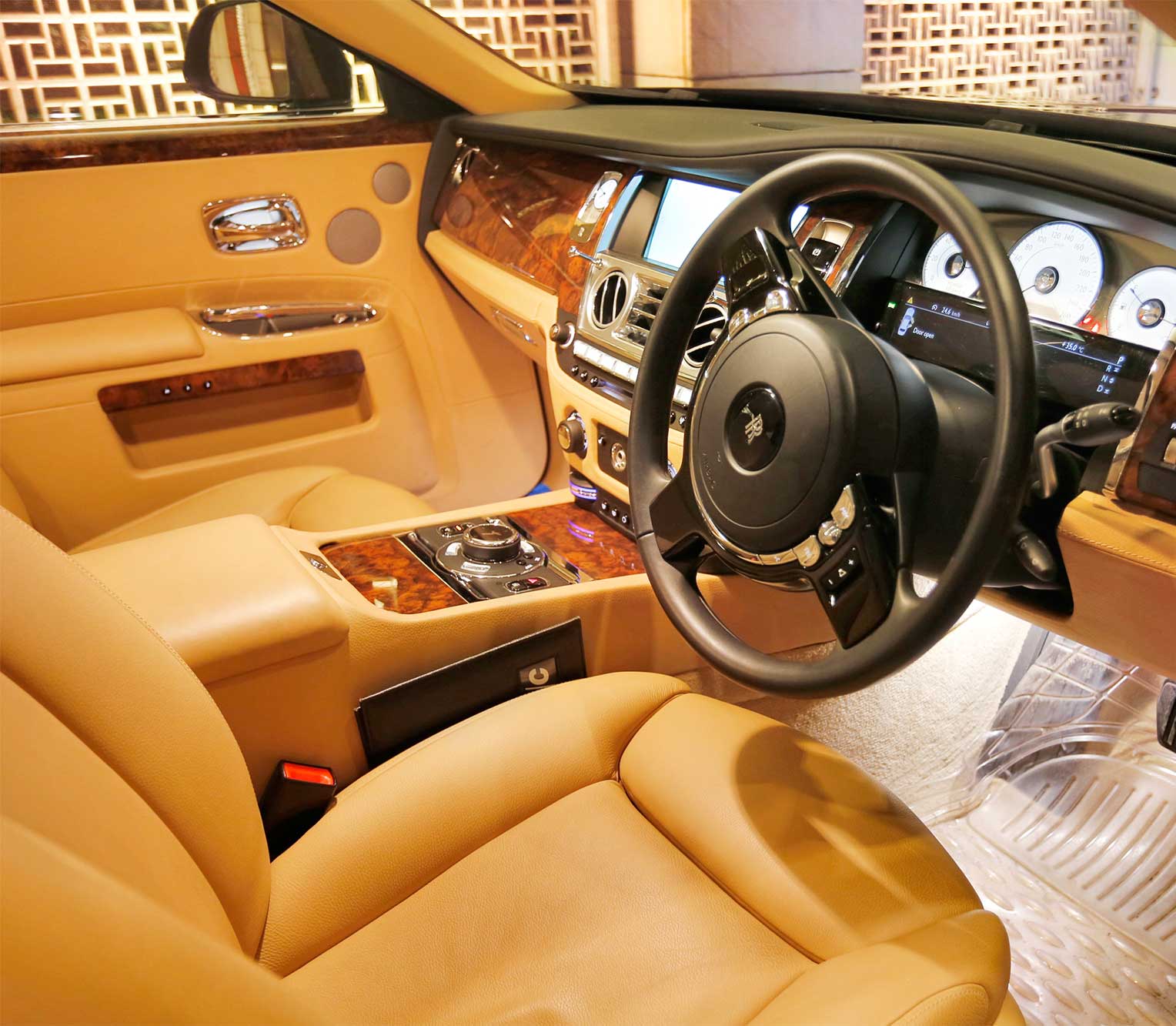 Rolls Royce Ghost 2 front interior