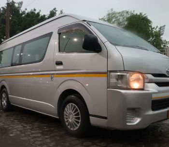 Toyota Hiace front view