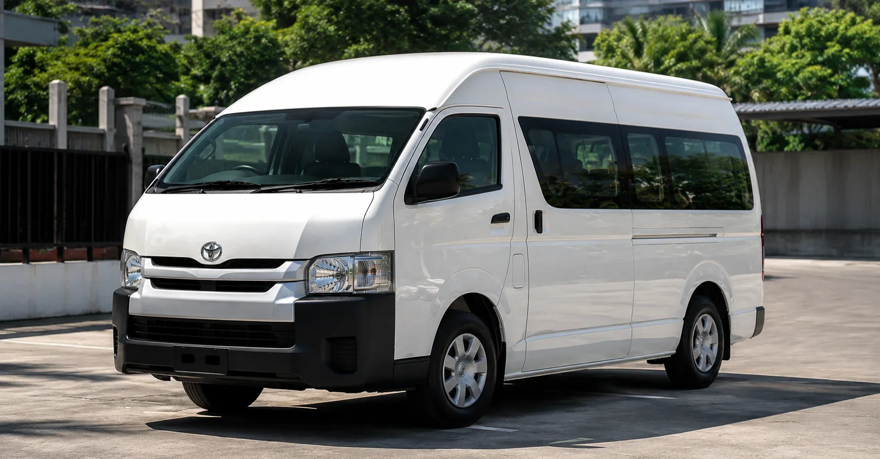 hire a Toyota Hiace Commuter for rent in Delhi