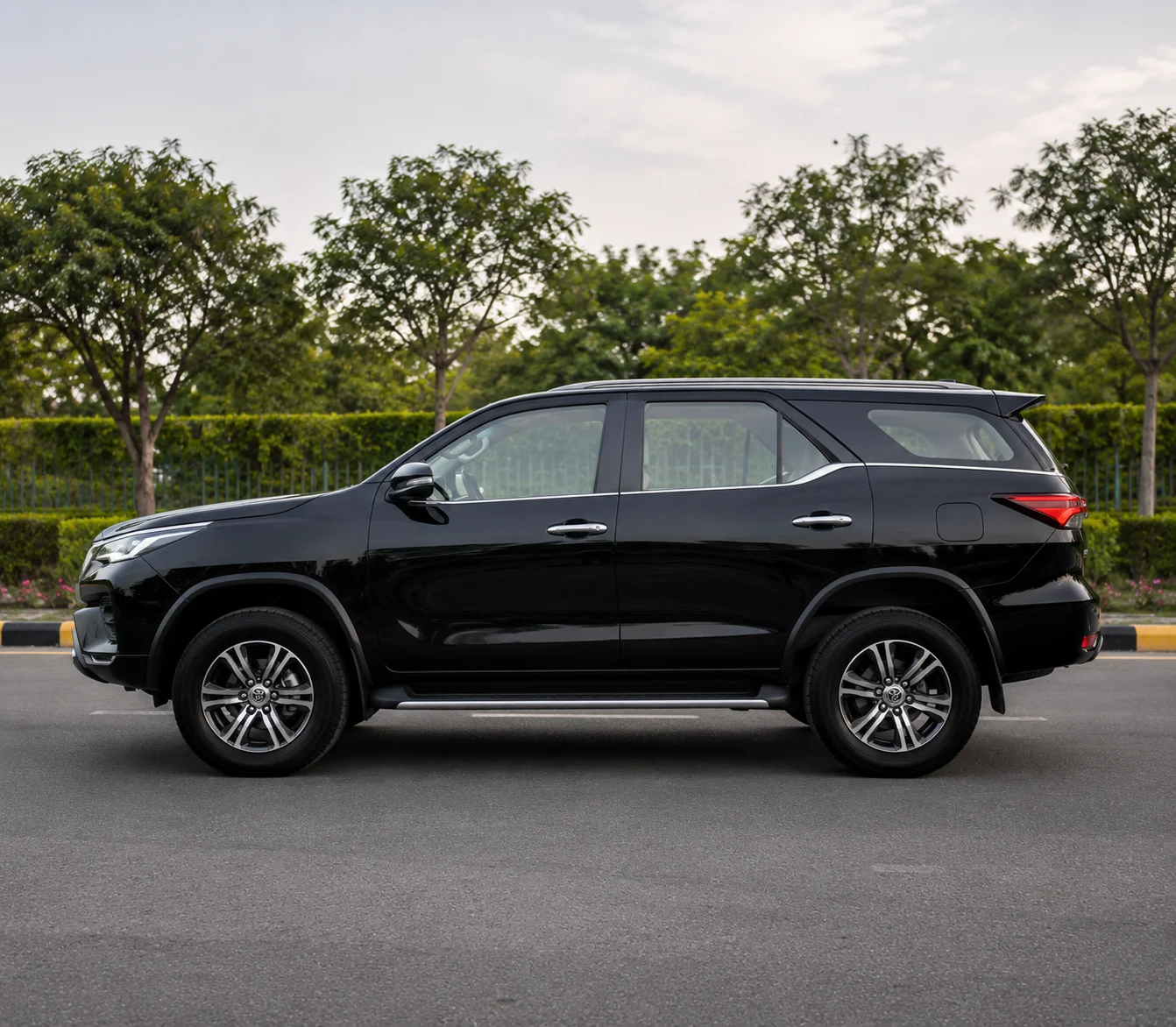 Rent Toyota Fortuner in Kolkata